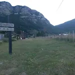 Cabana En Orilla De Rio